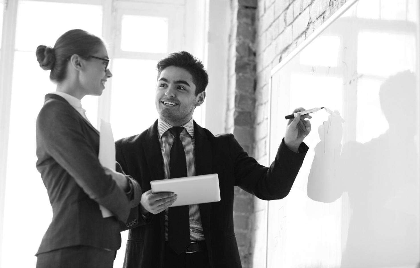 Analyse financière avancée avec tableaux de données et graphiques de performance